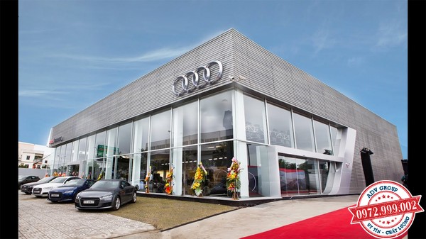 Vách kính cường lực mặt tiền xe Audi