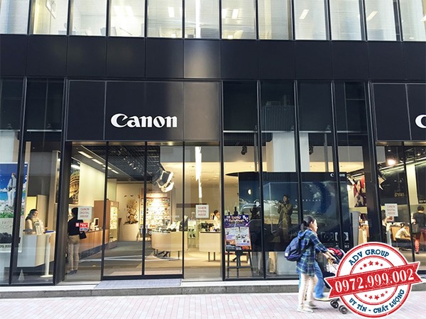 Vách kính mặt tiền trung tâm thương mại gian hàng canon