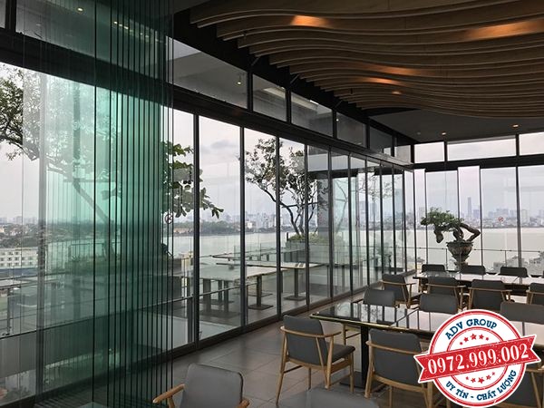 Vách kính cường lực quán cafe đẹp