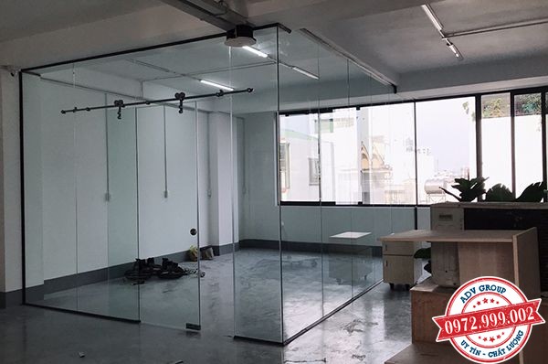 Vách kính cường lực phòng giám đốc