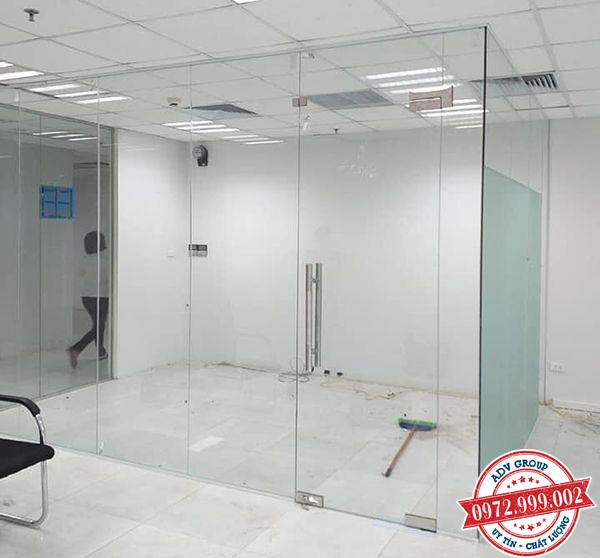 Vách kính cường lực Phòng IT