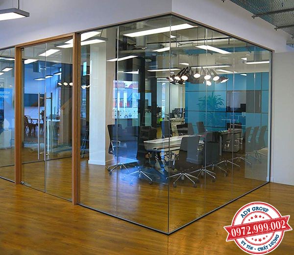 Vách kính cường lực văn phòng đẹp, giá rẻ