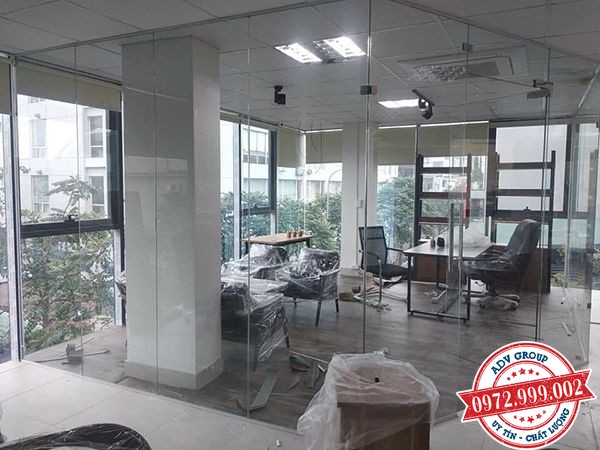 Vách kính văn phòng lấy trọn ánh sáng