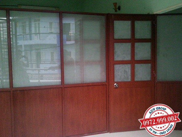 Báo giá thi công vách nhôm Kính giá rẻ 2020 11 thi công vách ngăn nhôm kính màu vân gỗ đẹp