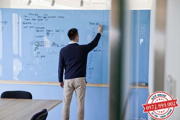 Lắp đặt BẢNG KÍNH CƯỜNG LỰC treo tường giá rẻ 2020 1 "<yoastmark