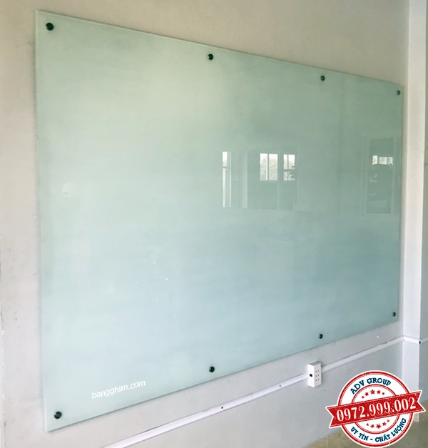 Lắp đặt BẢNG KÍNH CƯỜNG LỰC treo tường giá rẻ 2020 13 "<yoastmark