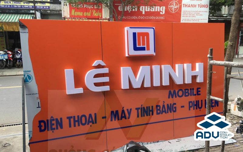 20+ Mẫu Bảng Hiệu Alu Chữ Nổi Đẹp, Bền, Chất Lượng Cao 3 Mẫu biển alu chữ nổi đơn giản