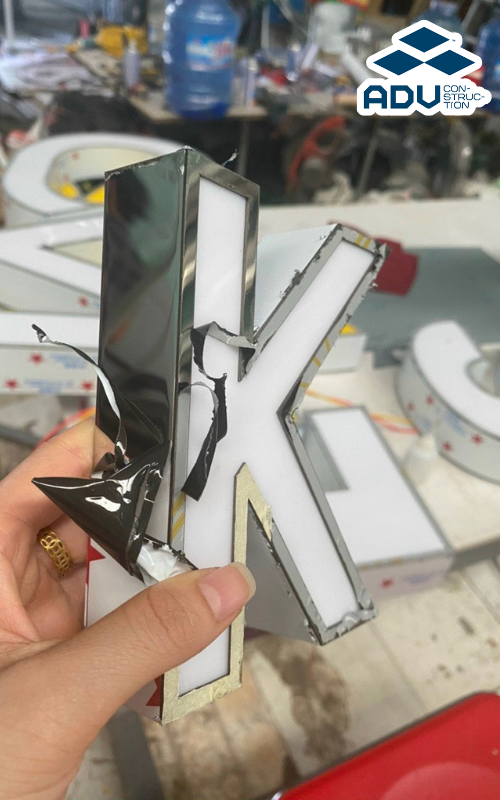 #1 Xưởng Gia Công Chữ Inox Lộng Viền Giá Rẻ, Bền Bỉ, Đẹp 1 Chữ inbox lộng viền sắc sảo