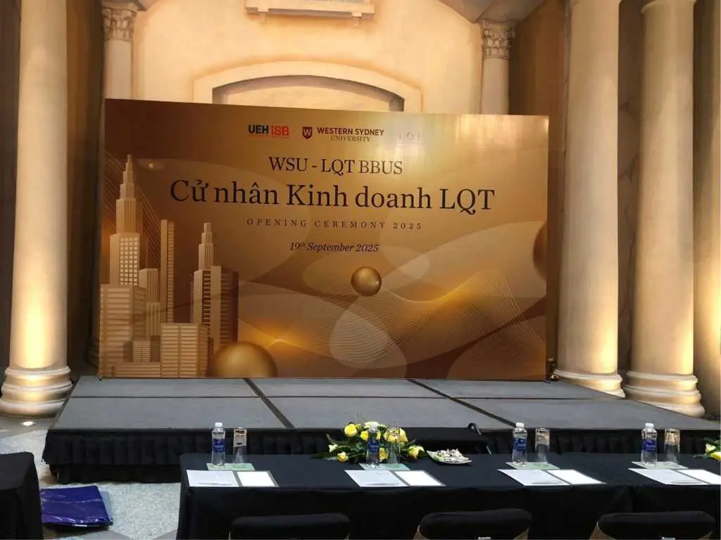 Dịch vụ thi công backdrop trọn gói giá rẻ uy tín