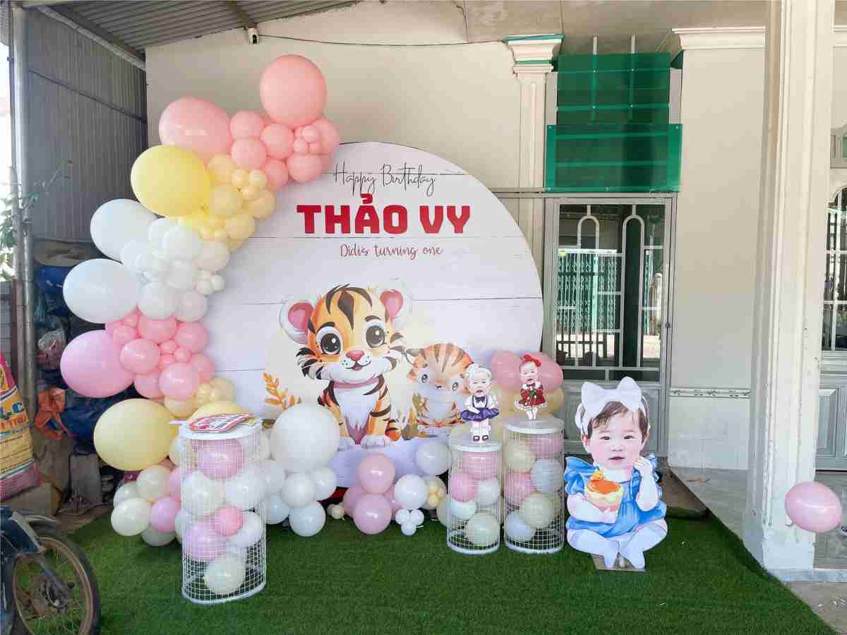 Background sinh nhat be gai mau hong trang tri bong bay